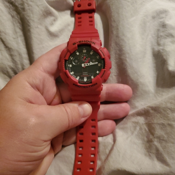 Red Casio watch - Picture 2 of 3